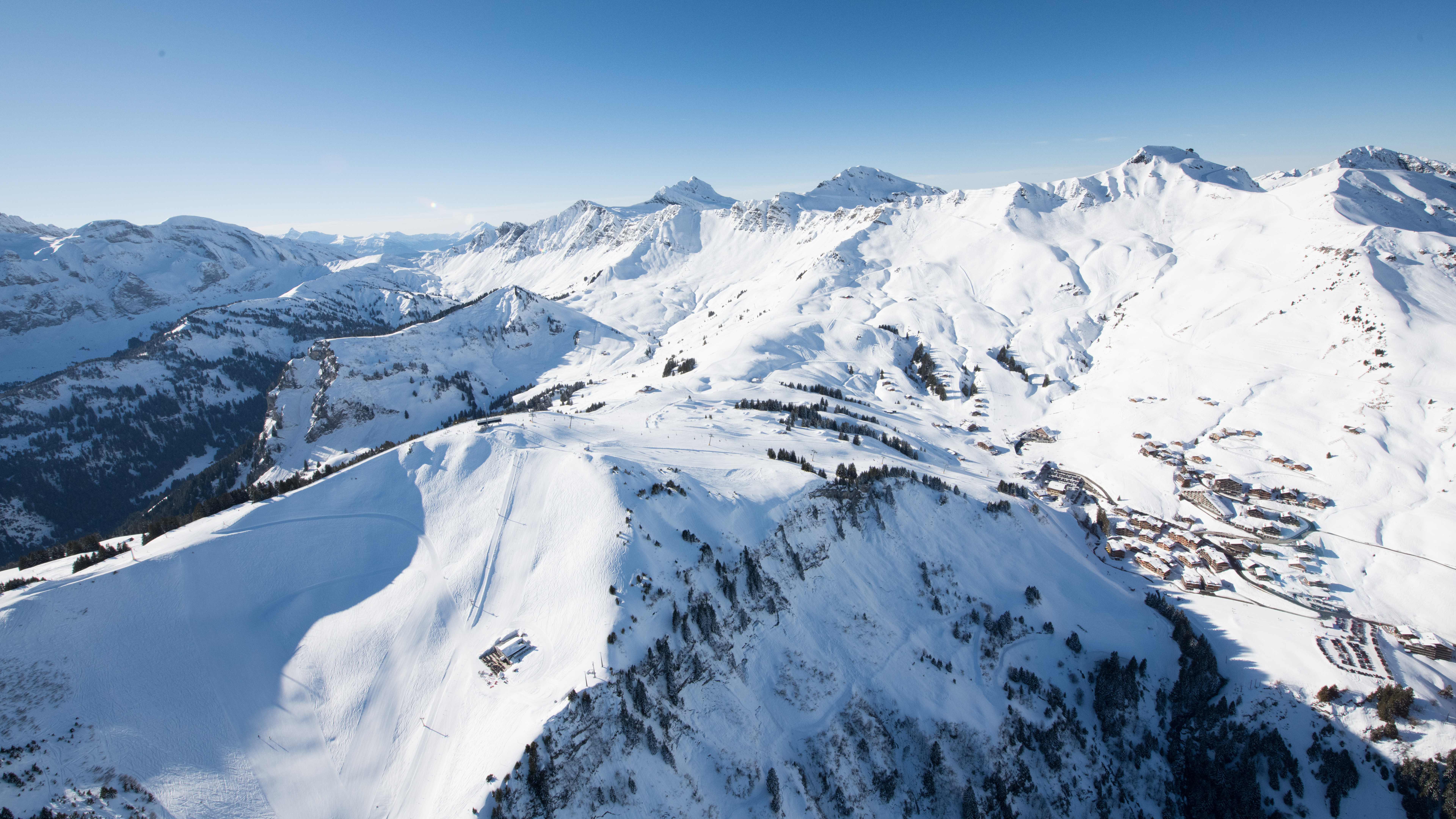 Avec la fermeture des pistes françaises, les Portes du Soleil sortent leur plan B